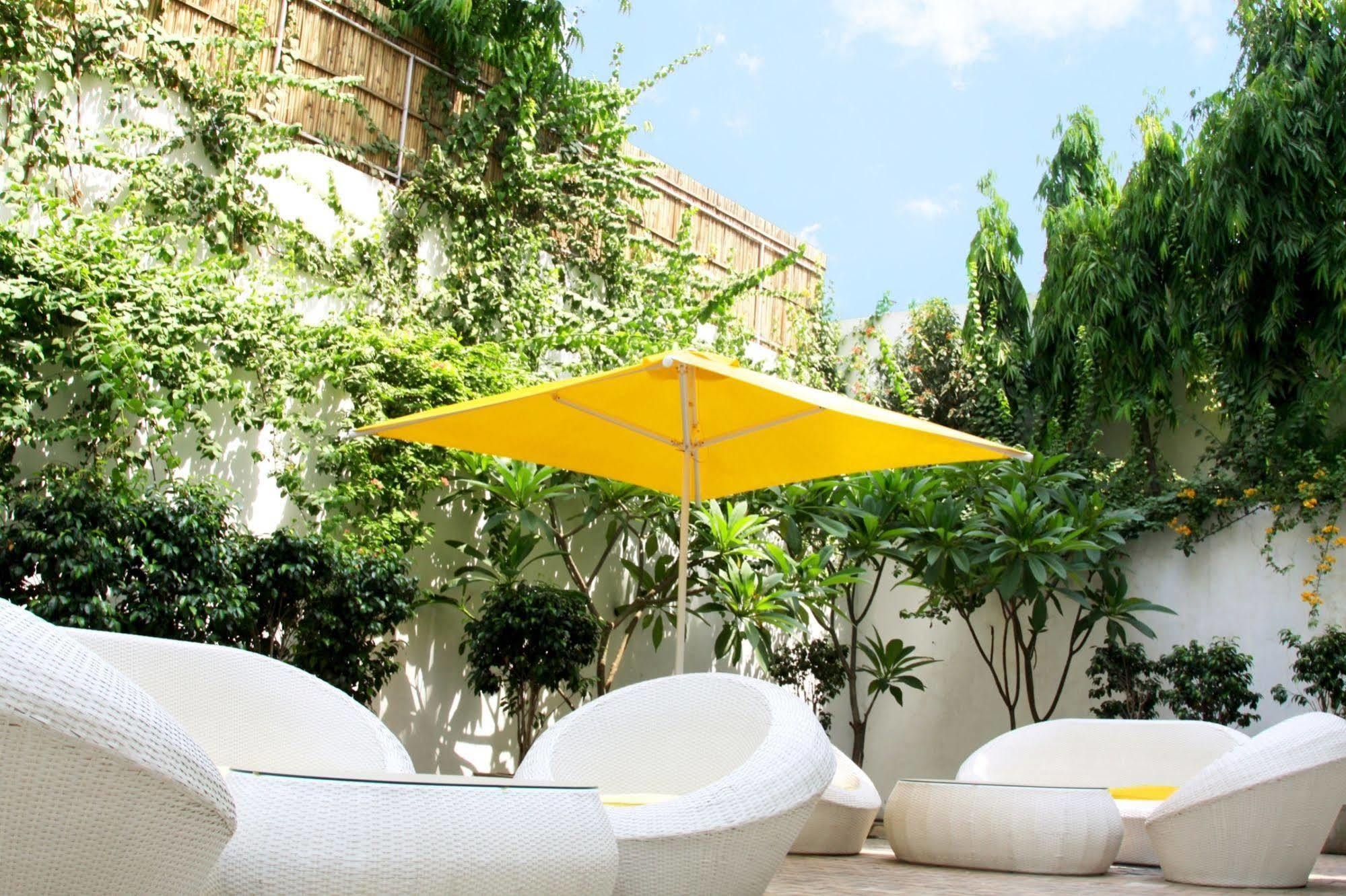 Bloomrooms @ Link Road Neu-Delhi Exterior foto